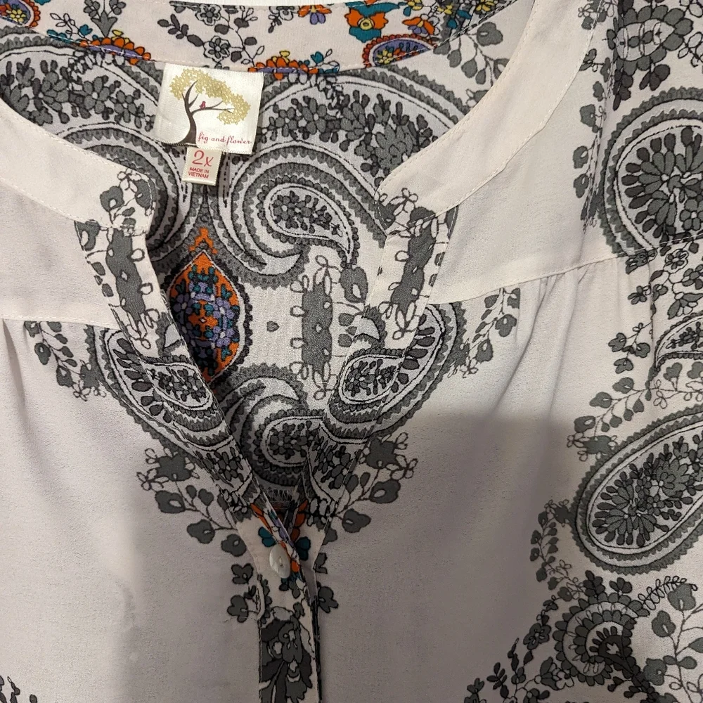 Fig and Flower. Top.  319 - Picture 6 of 7